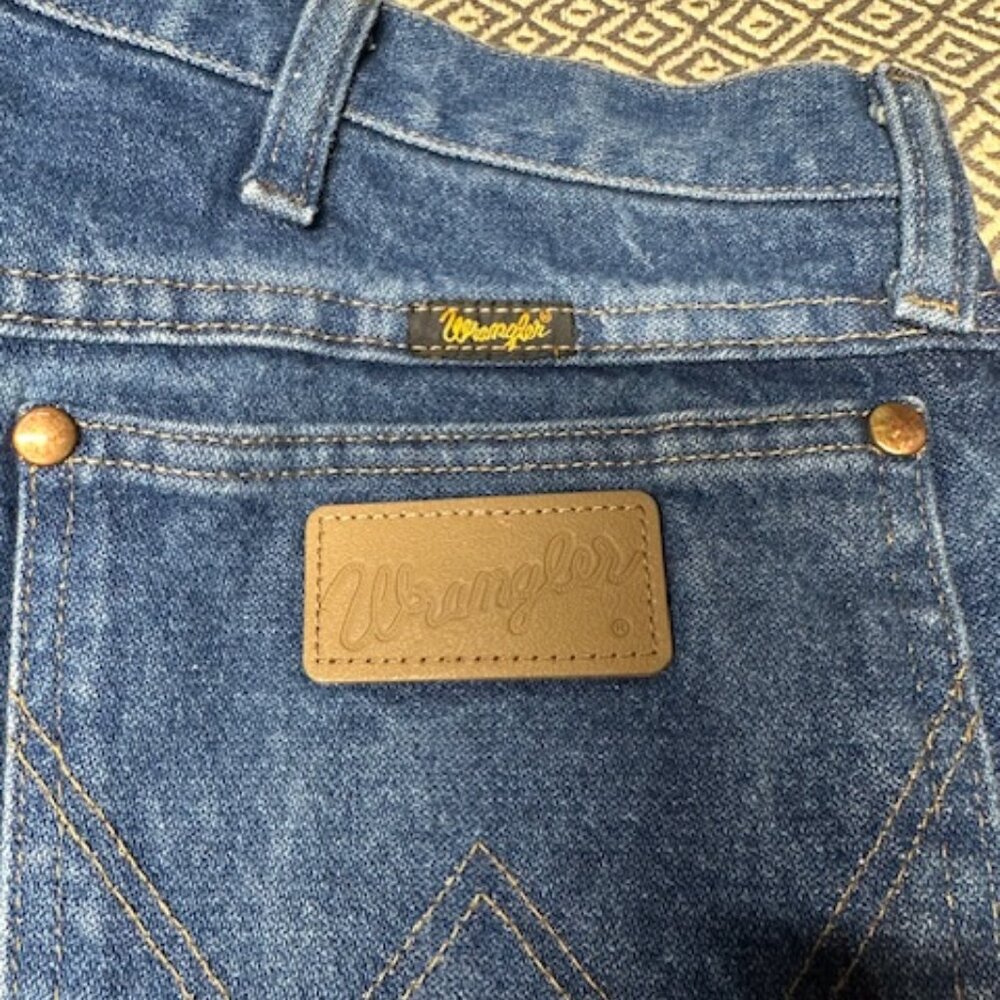 Wrangler Jeans Rivets and Patch Vintage Look 38-34